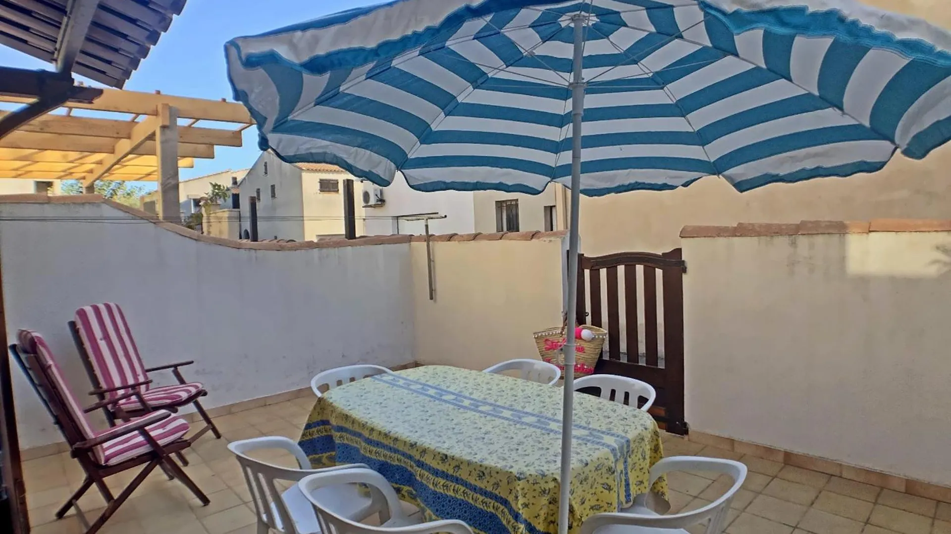 Appartement Pour 4 Pers. Avec Cour Privative Aux Saintes-Maries-De-La-Mer - Fr-1-475-210